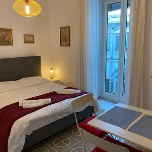 Bed and breakfast In San Domenico Maggiore 3, Nápoles